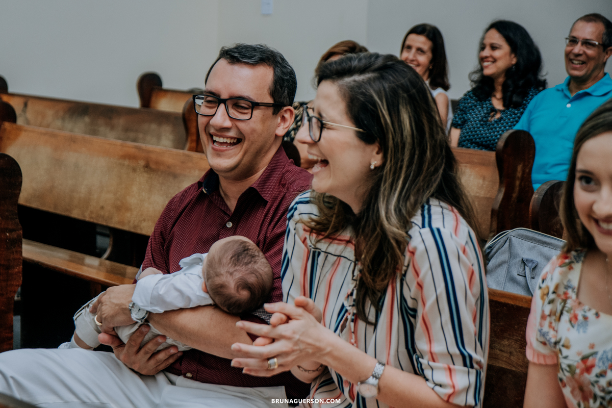 fotografia batizado ilha do governador rio de janeiro pai rindo
