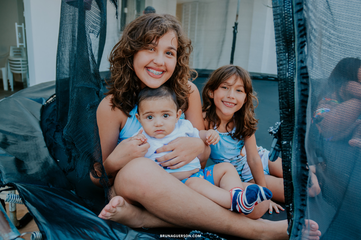 festa infantil rio de janeiro rj bruna guerson fotografa sereia criança brincando pula pula