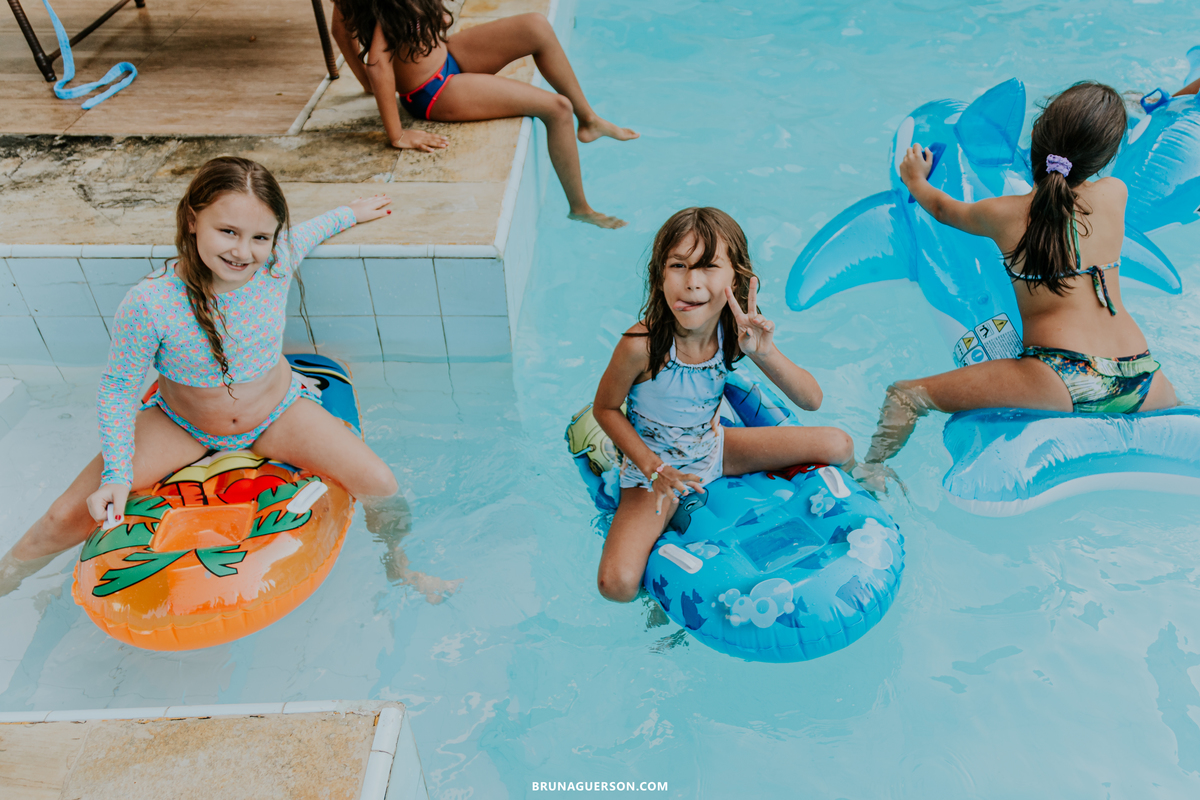 festa infantil rio de janeiro rj bruna guerson fotografa sereia criança piscina