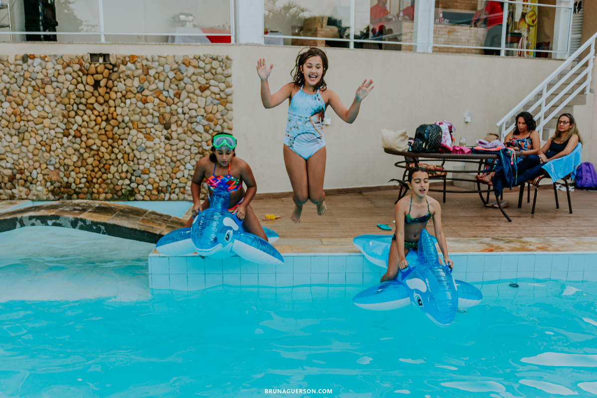 festa infantil rio de janeiro rj bruna guerson fotografa sereia criança piscina