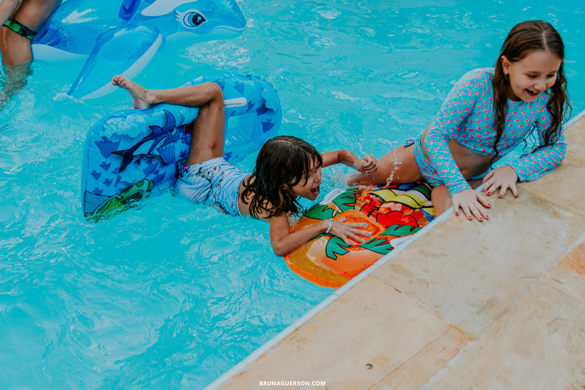 festa infantil rio de janeiro rj bruna guerson fotografa sereia criança piscina