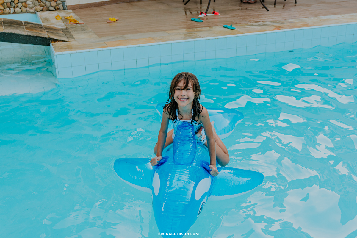 festa infantil rio de janeiro rj bruna guerson fotografa sereia criança piscina