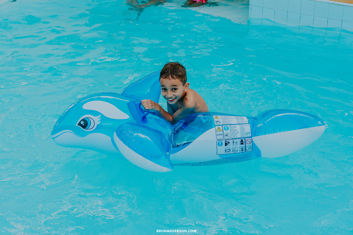 festa infantil rio de janeiro rj bruna guerson fotografa sereia criança piscina
