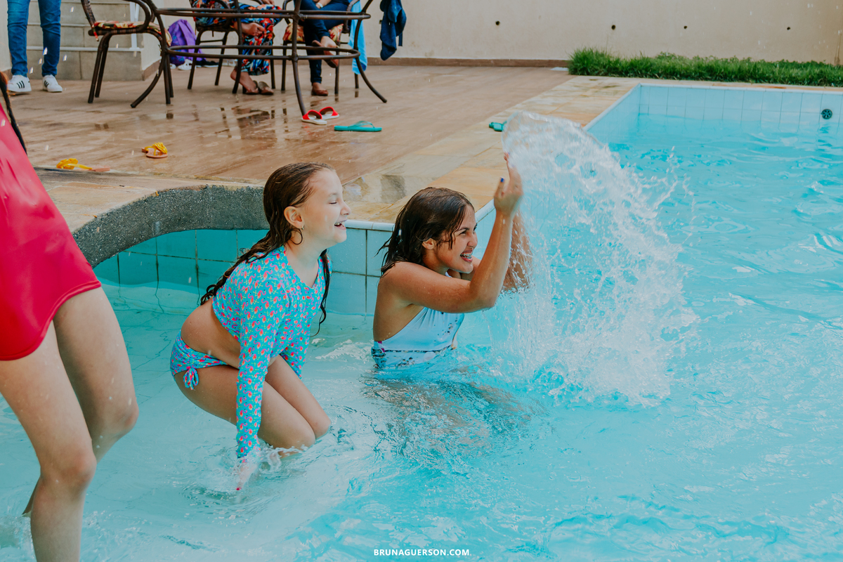 festa infantil rio de janeiro rj bruna guerson fotografa sereia criança piscina