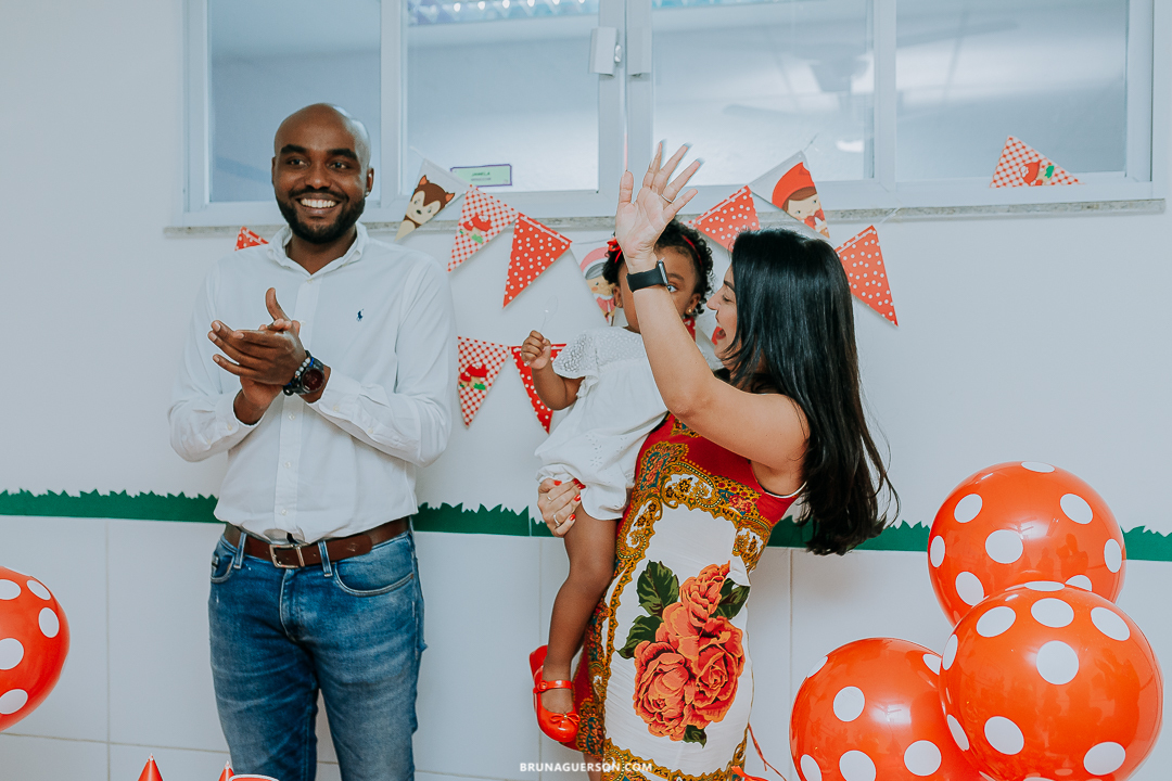 fotógrafa rj festa infantil fotografaria rio de janeiro Ilha do Governador festa na creche chapéuzininho vermelho 