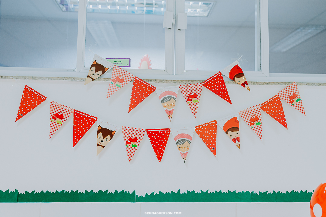 fotógrafa rj festa infantil fotografaria rio de janeiro Ilha do Governador festa na creche chapéuzininho vermelho 