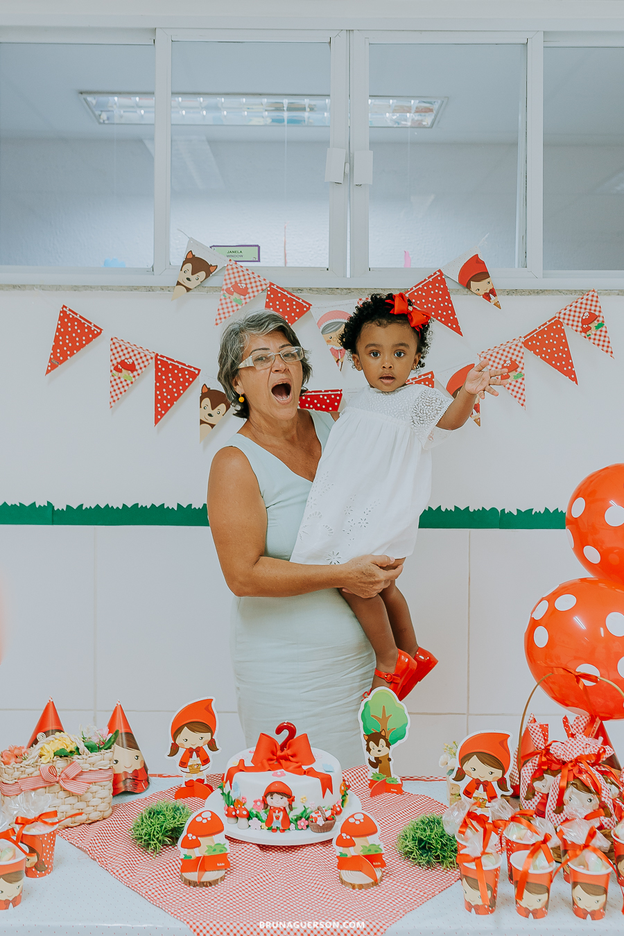 fotógrafa rj festa infantil fotografaria rio de janeiro Ilha do Governador festa na creche chapéuzininho vermelho 