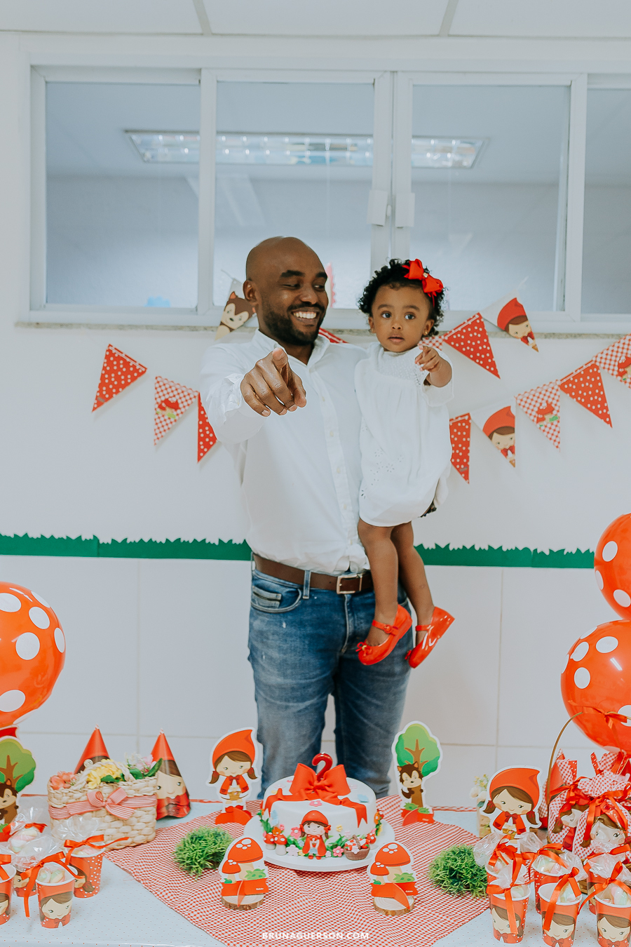 fotógrafa rj festa infantil fotografaria rio de janeiro Ilha do Governador festa na creche chapéuzininho vermelho 