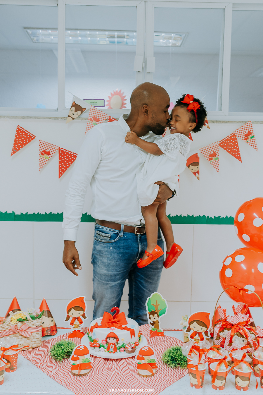 fotógrafa rj festa infantil fotografaria rio de janeiro Ilha do Governador festa na creche chapéuzininho vermelho 