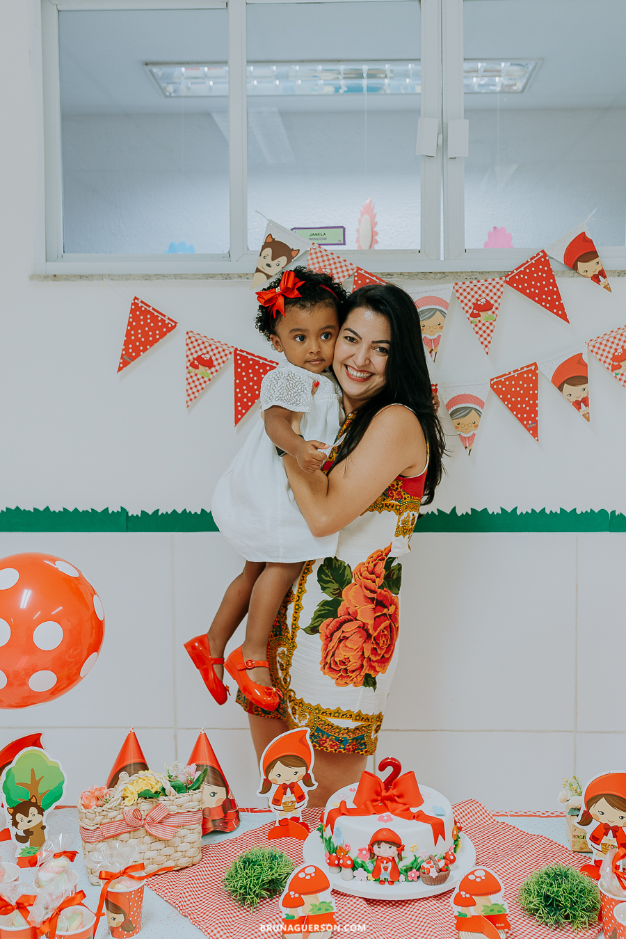 fotógrafa rj festa infantil fotografaria rio de janeiro Ilha do Governador festa na creche chapéuzininho vermelho 