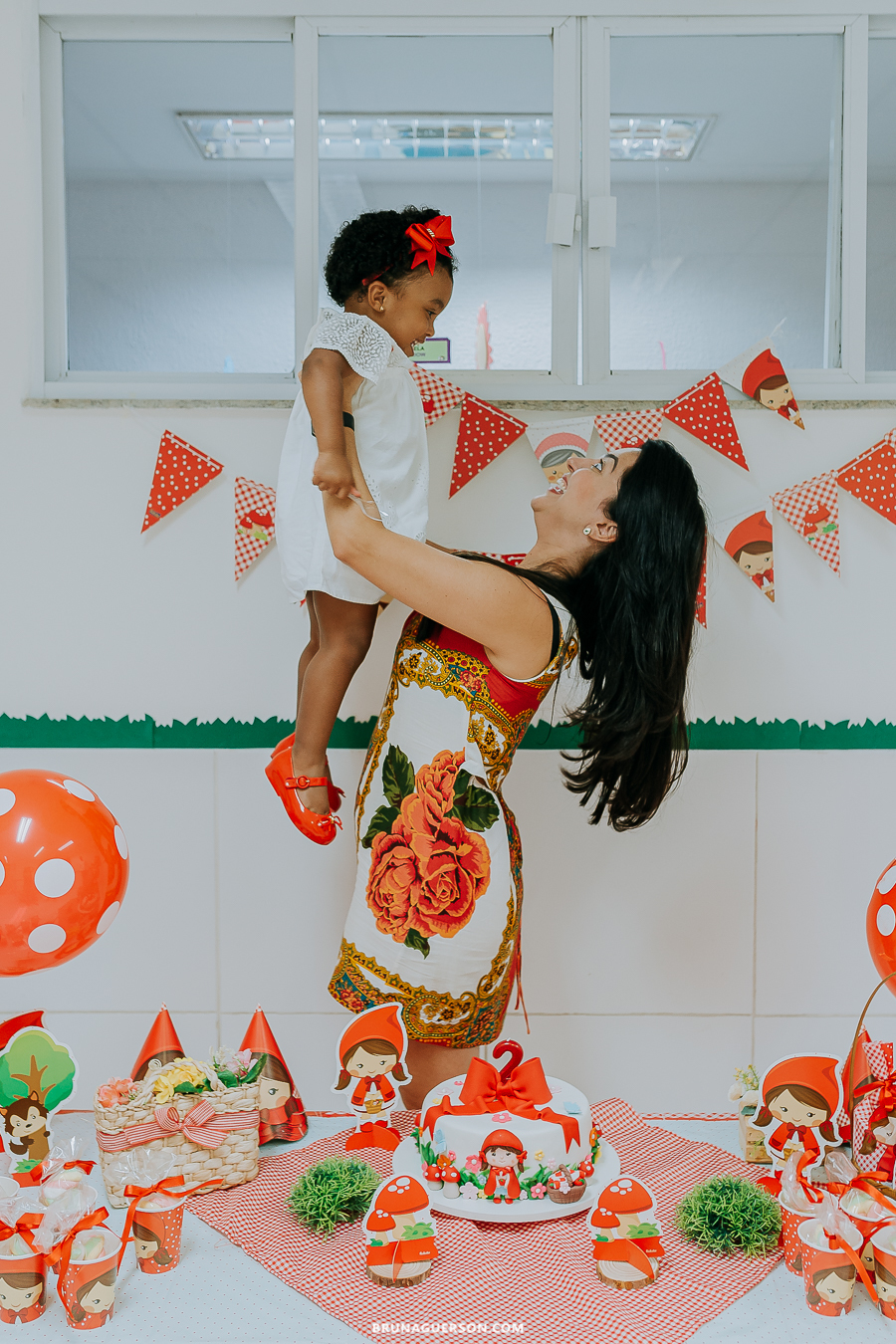 fotógrafa rj festa infantil fotografaria rio de janeiro Ilha do Governador festa na creche chapéuzininho vermelho 