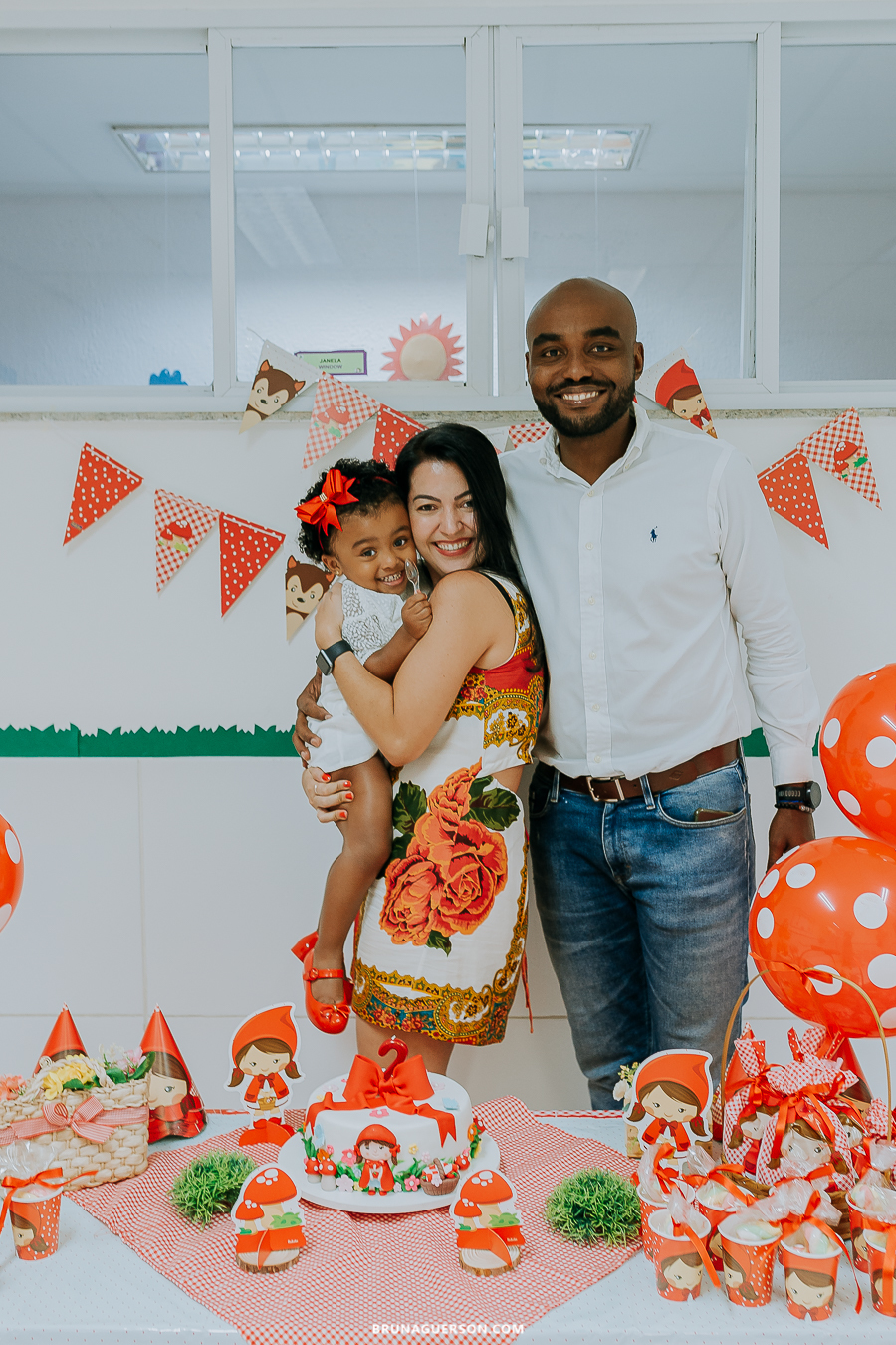 fotógrafa rj festa infantil fotografaria rio de janeiro Ilha do Governador festa na creche chapéuzininho vermelho 
