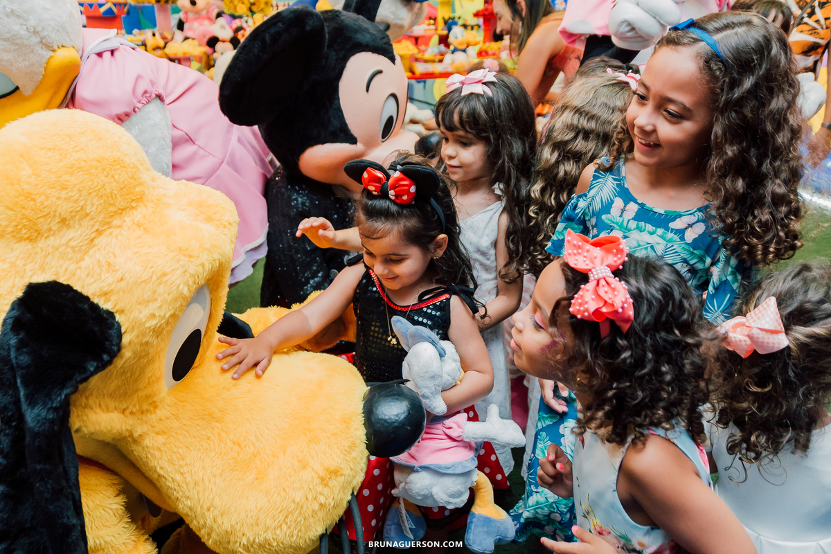 festa infantil rj barra da Tijuca casa de festas espaço aldeia tema da festa casa do mickey mouse fotografa rio de janeiro