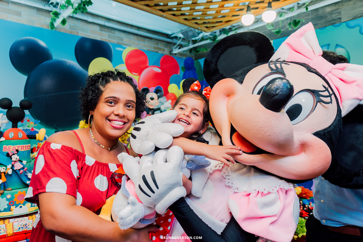 festa infantil rj barra da Tijuca casa de festas espaço aldeia tema da festa casa do mickey mouse fotografa rio de janeirofesta infantil rj barra da Tijuca casa de festas espaço aldeia tema da festa casa do mickey mouse fotografa rio de janeiro