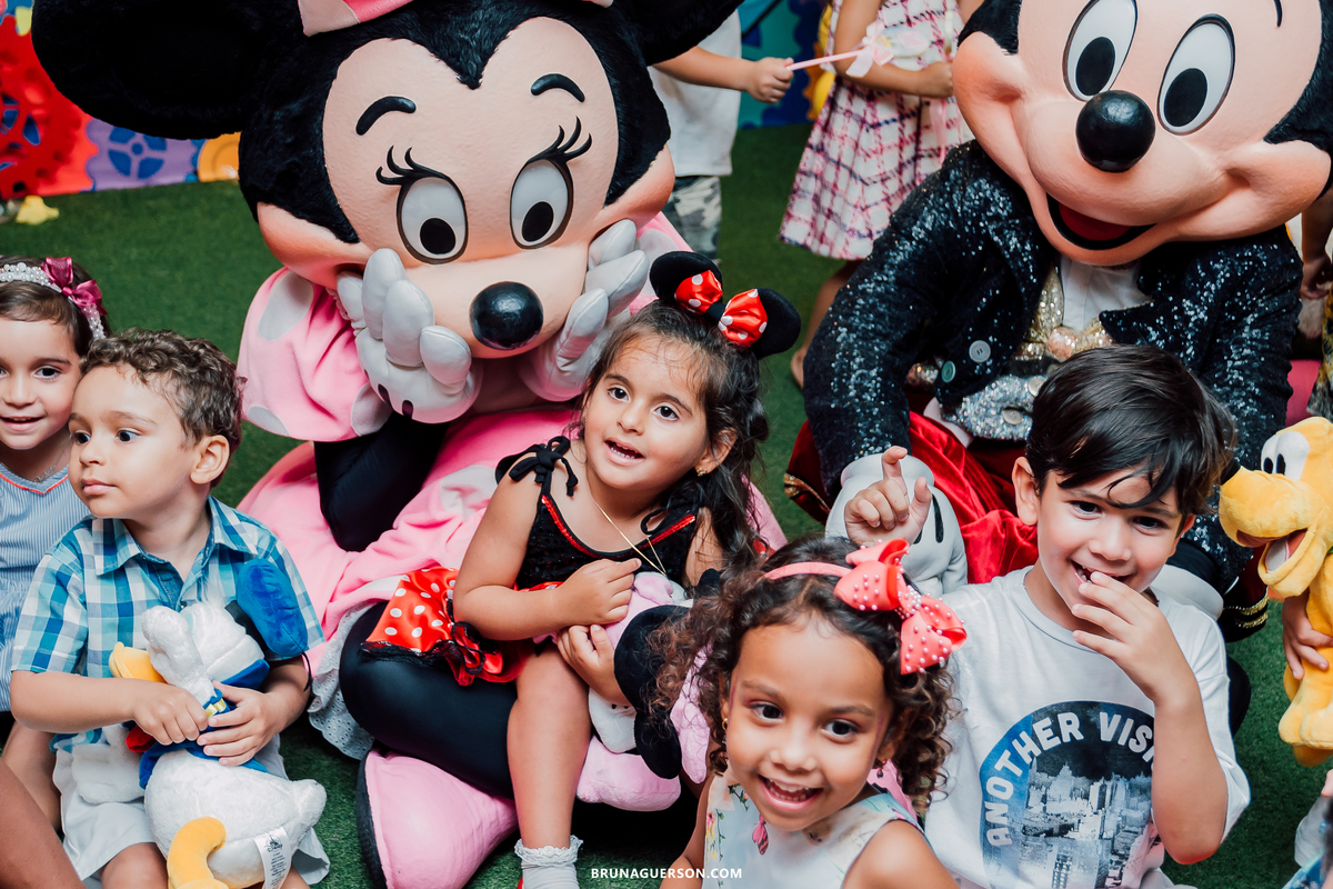festa infantil rj barra da Tijuca casa de festas espaço aldeia tema da festa casa do mickey mouse fotografa rio de janeiro