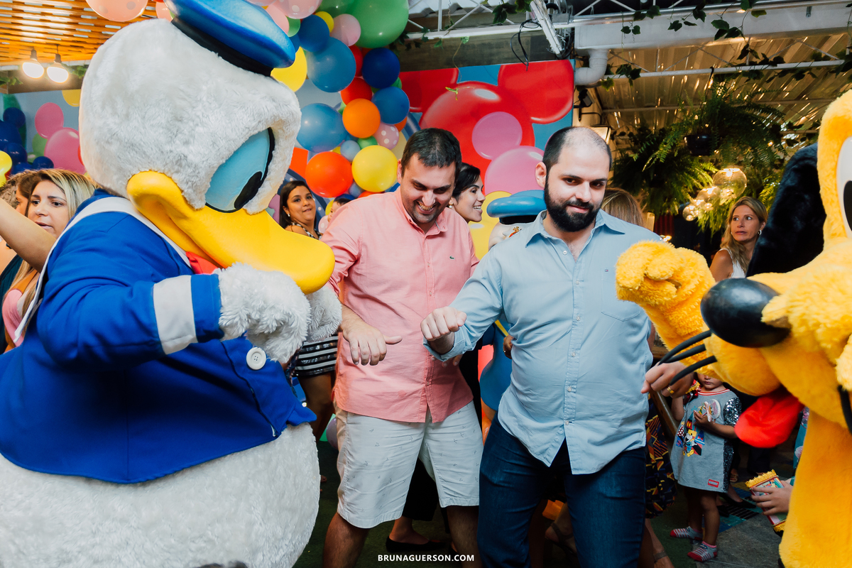 festa infantil rj barra da Tijuca casa de festas espaço aldeia tema da festa casa do mickey mouse fotografa rio de janeiro