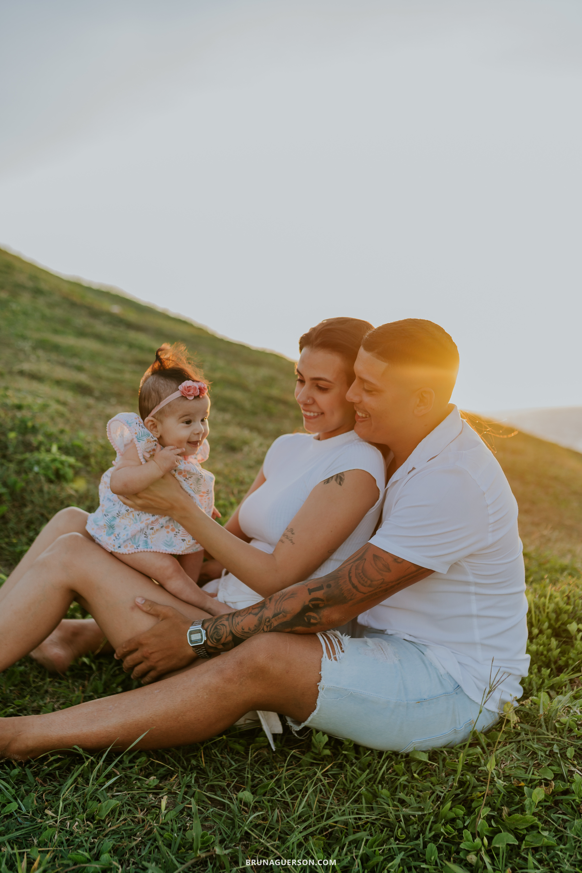 fotografia Rio de Janeiro ensaio externo sessão de família praia rj fotografa 5 meses menina por do sol 