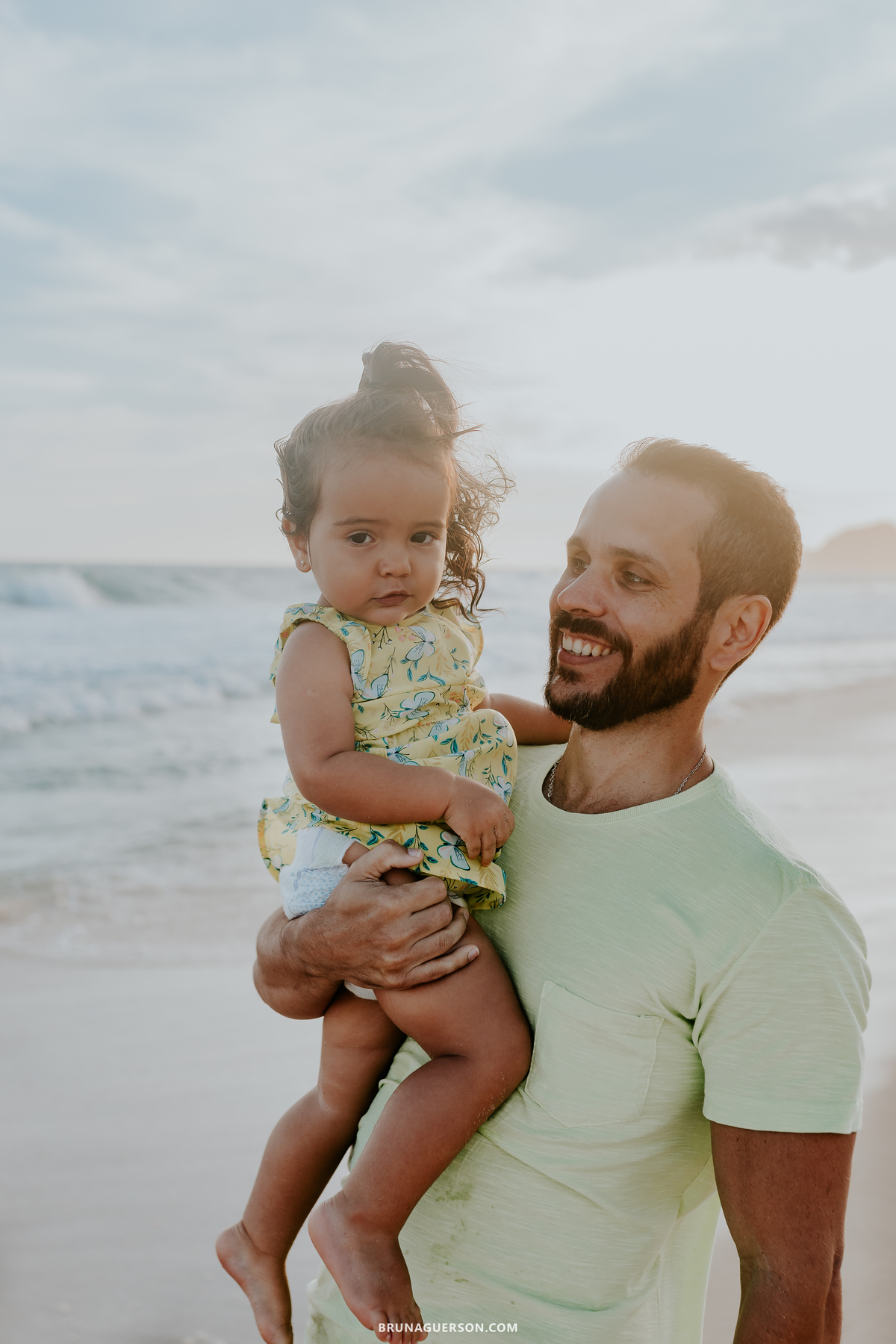 fotografa de familia Rio de Janeiro ensaio na praia barra da Tijuca por do sol rj 