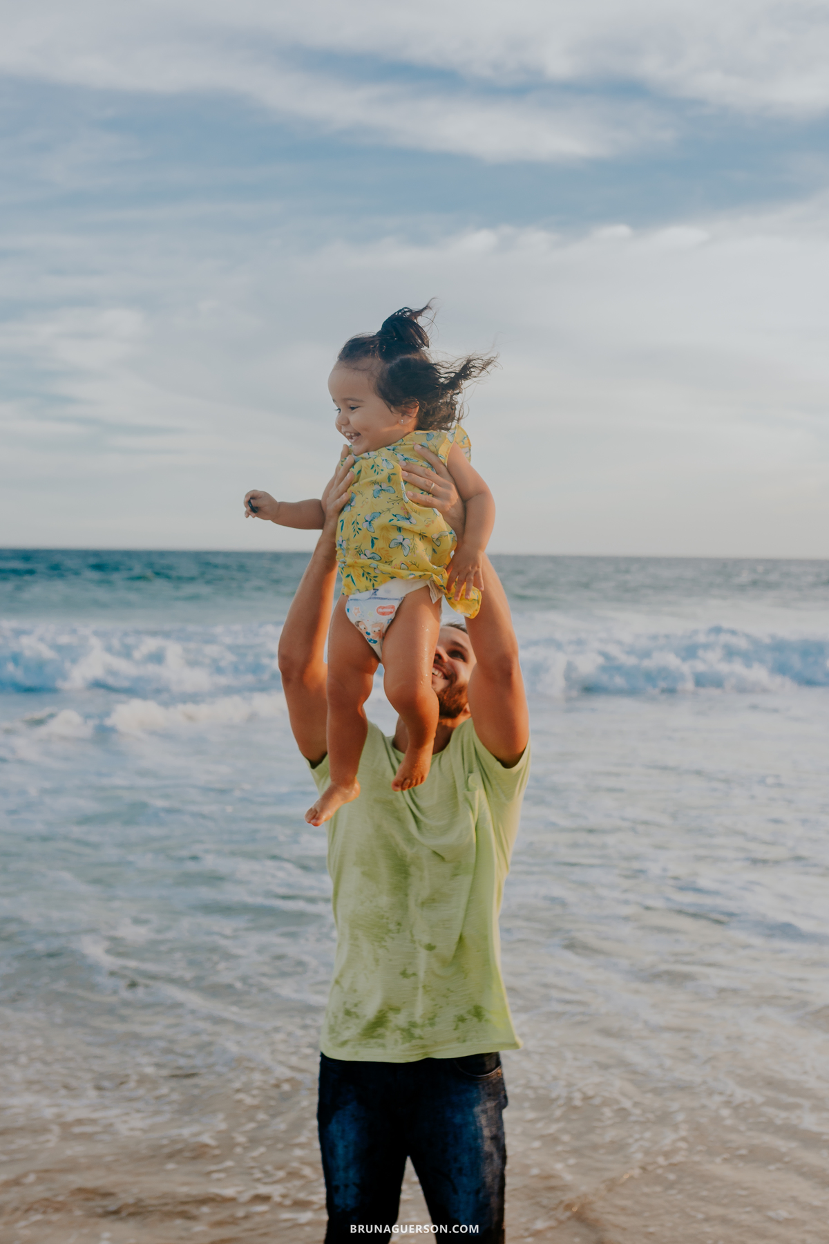 fotografa de familia Rio de Janeiro ensaio na praia barra da Tijuca por do sol rj 