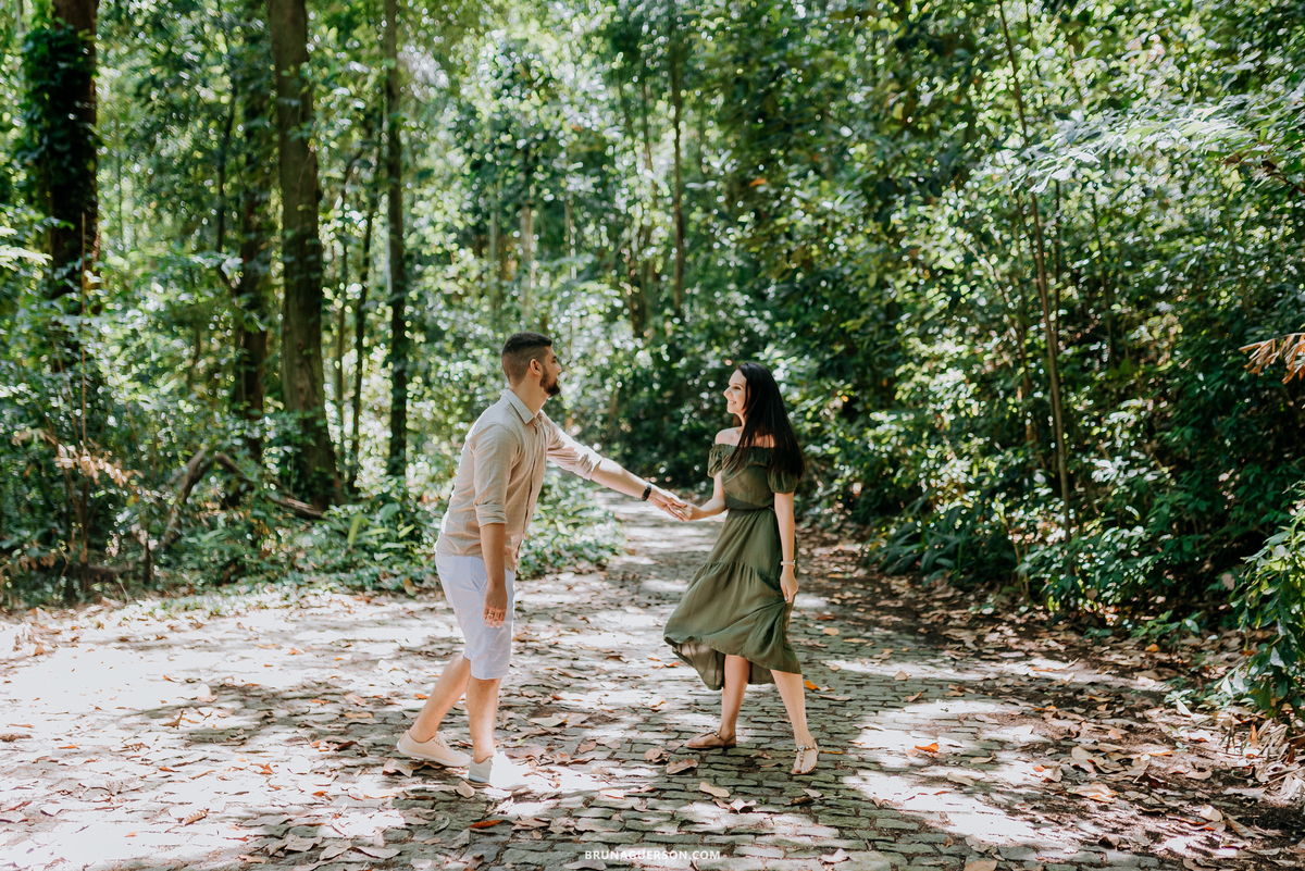 ensaio de casal Rio de Janeiro externo parque lage fotografia rj ao ar livre natureza 