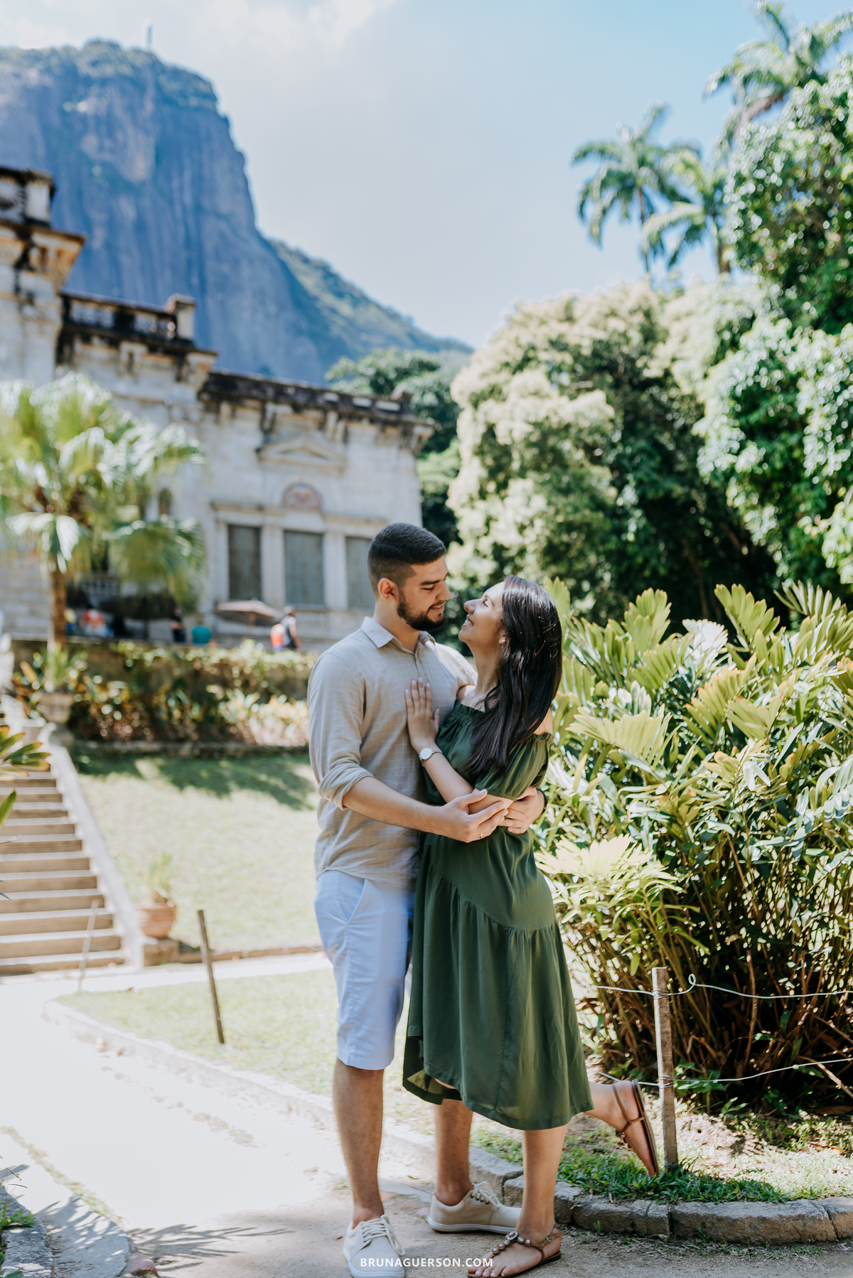 ensaio de casal Rio de Janeiro externo parque lage fotografia rj ao ar livre natureza 