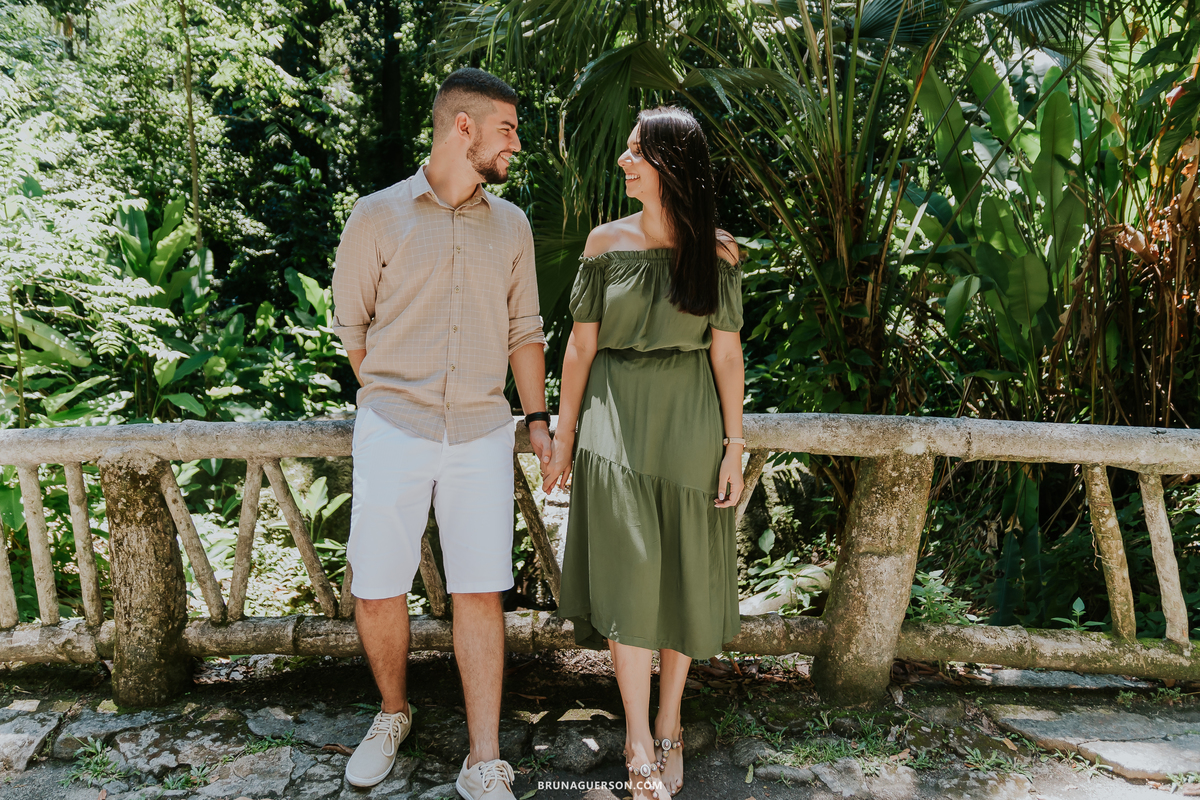 ensaio de casal Rio de Janeiro externo parque lage fotografia rj ao ar livre natureza 