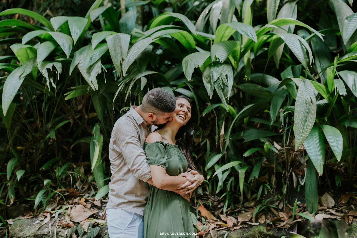 ensaio de casal Rio de Janeiro externo parque lage fotografia rj ao ar livre natureza 