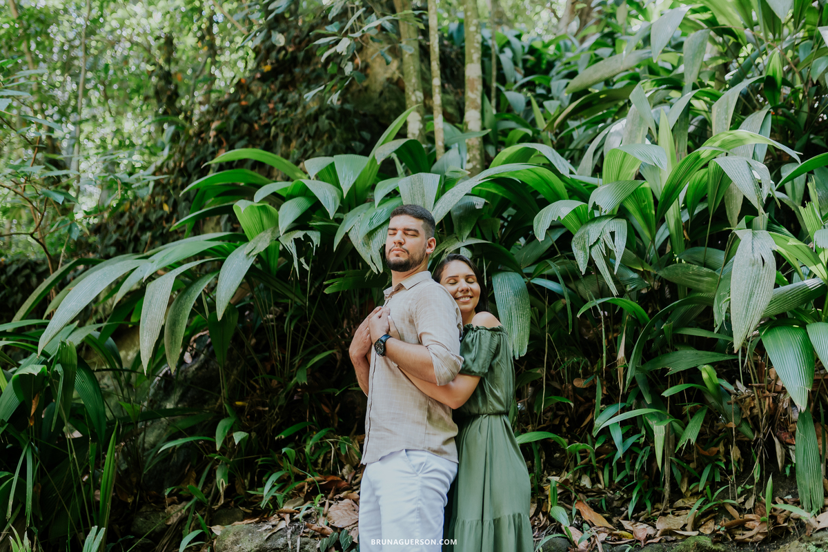 ensaio de casal Rio de Janeiro externo parque lage fotografia rj ao ar livre natureza 