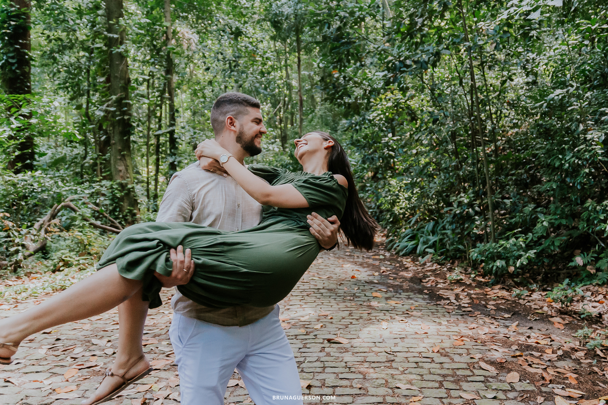 ensaio de casal Rio de Janeiro externo parque lage fotografia rj ao ar livre natureza 