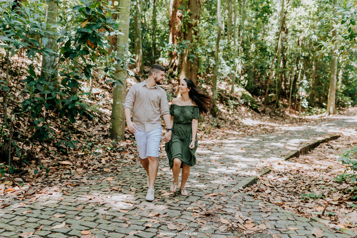 ensaio de casal Rio de Janeiro externo parque lage fotografia rj ao ar livre natureza 