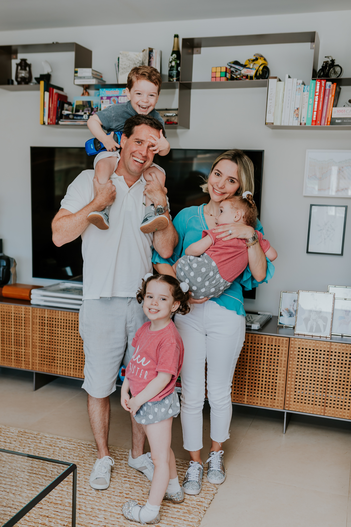 fotografia ensaio em casa familia 3 crianças irmãos  Rio de Janeiro barra da tijuca