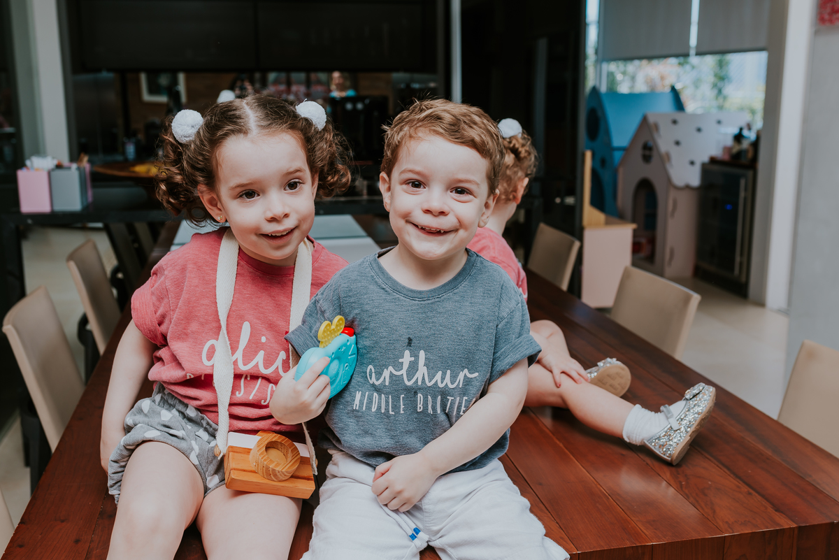 fotografia ensaio em casa familia 3 crianças irmãos  Rio de Janeiro barra da tijuca