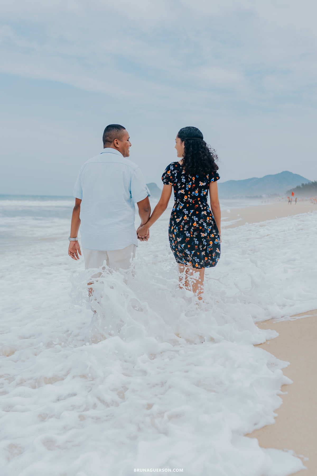 ensaio de casal sessão externa praia ilha 3 recreio dos bandeirantes rj fotografa fotografia 