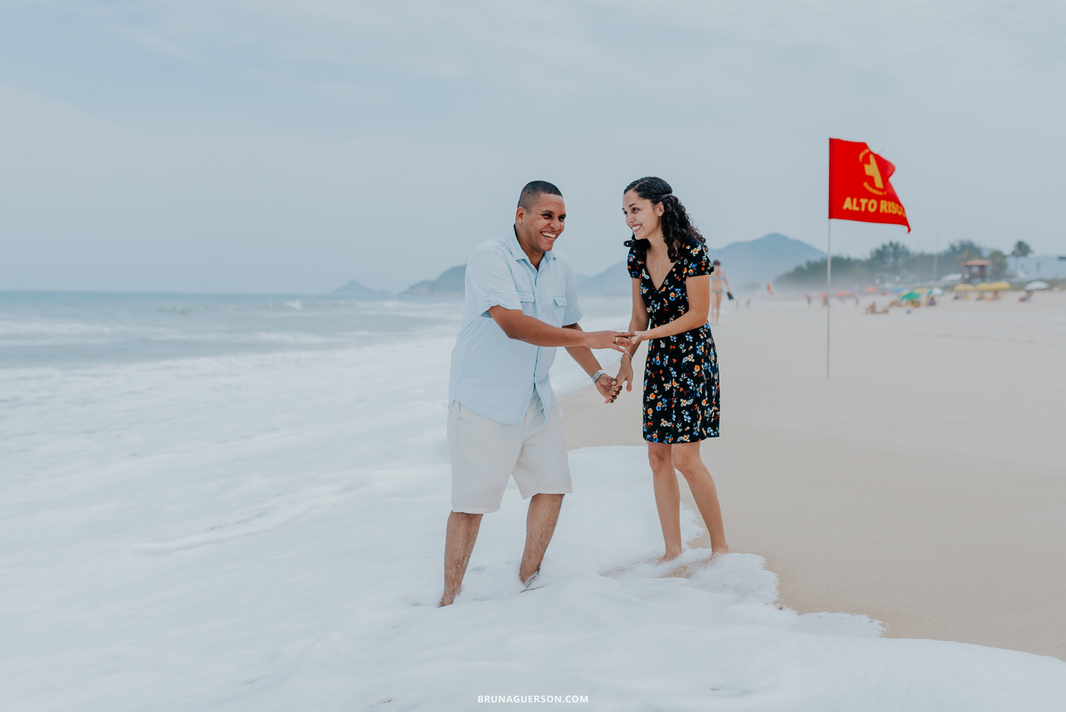 ensaio de casal sessão externa praia ilha 3 recreio dos bandeirantes rj fotografa fotografia 
