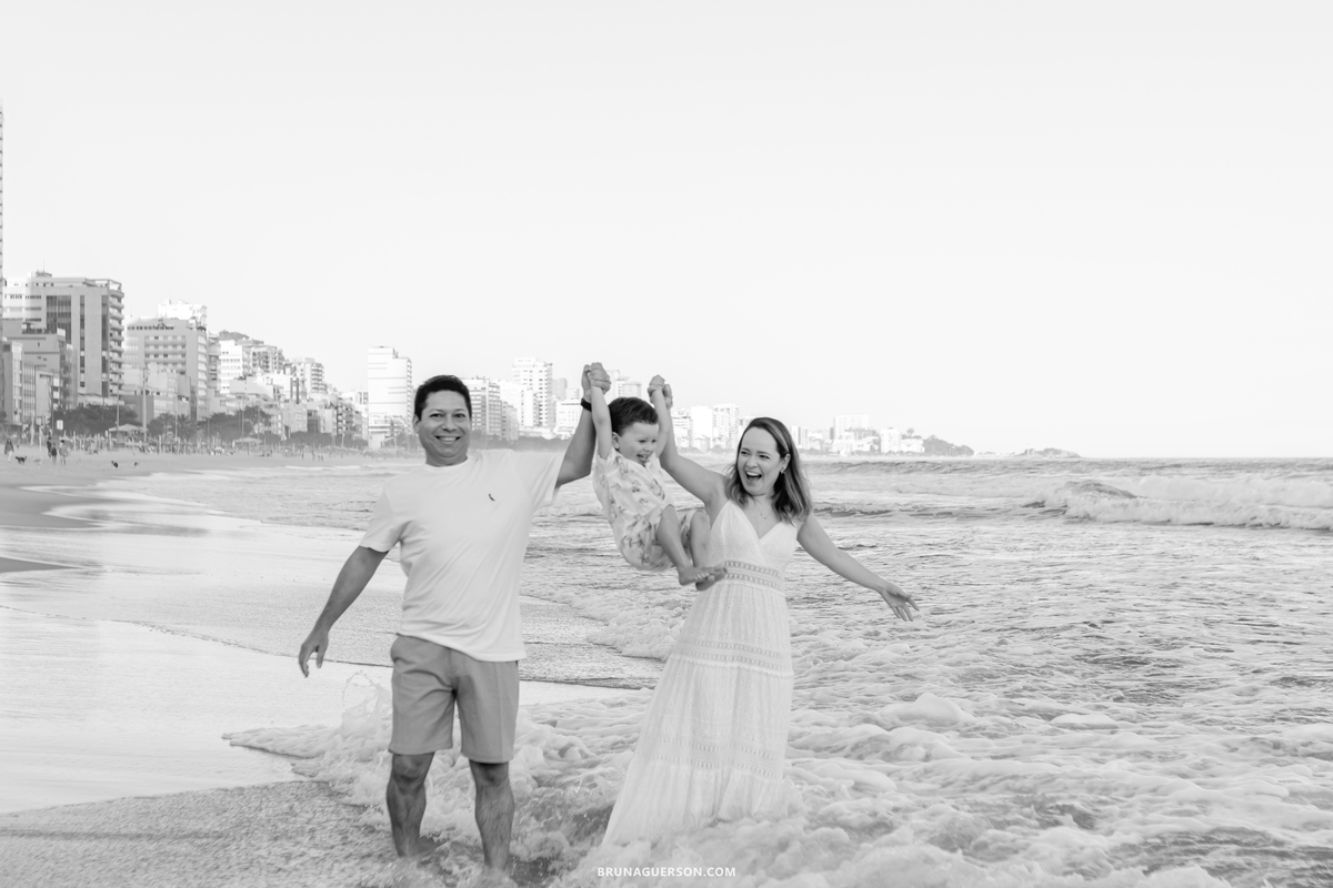 fotografia ensaio familia Leblon praia Rio de Janeiro ao ar livre 