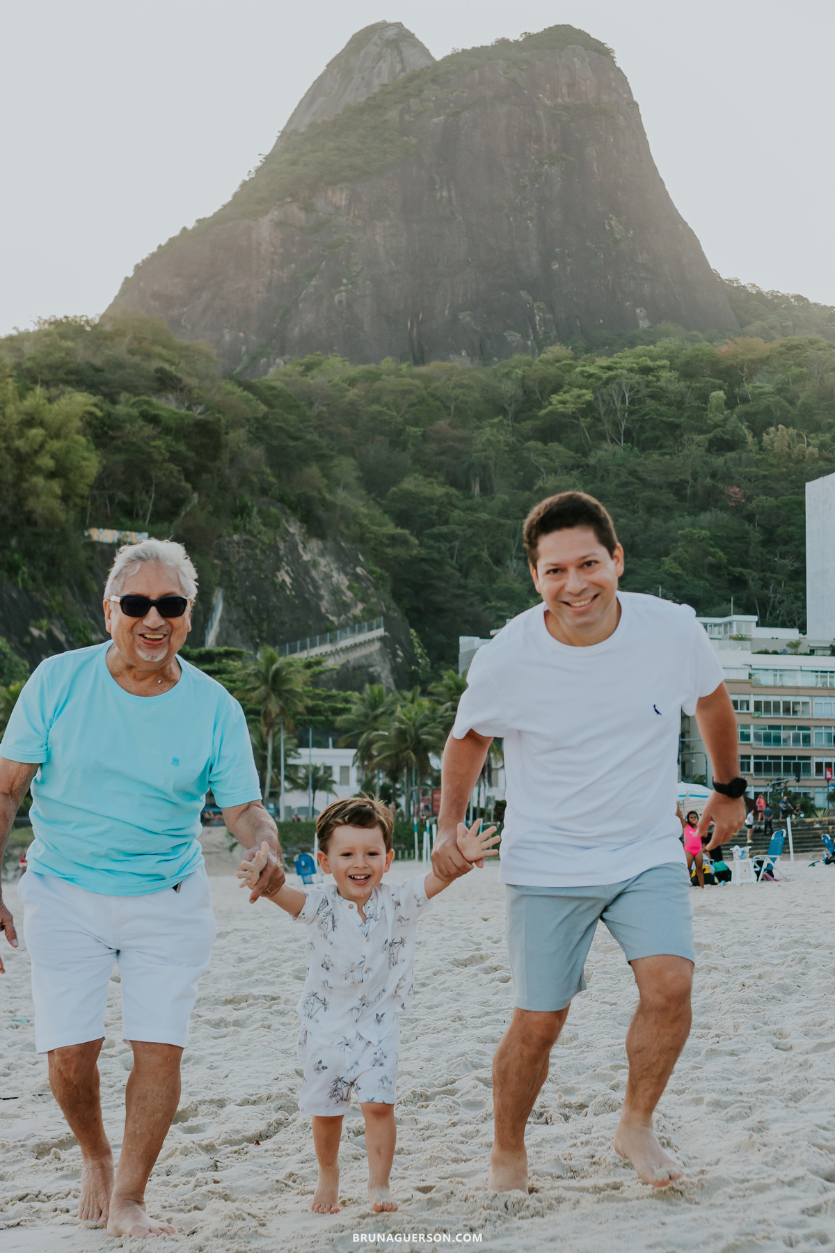fotografia ensaio familia Leblon praia Rio de Janeiro ao ar livre 
