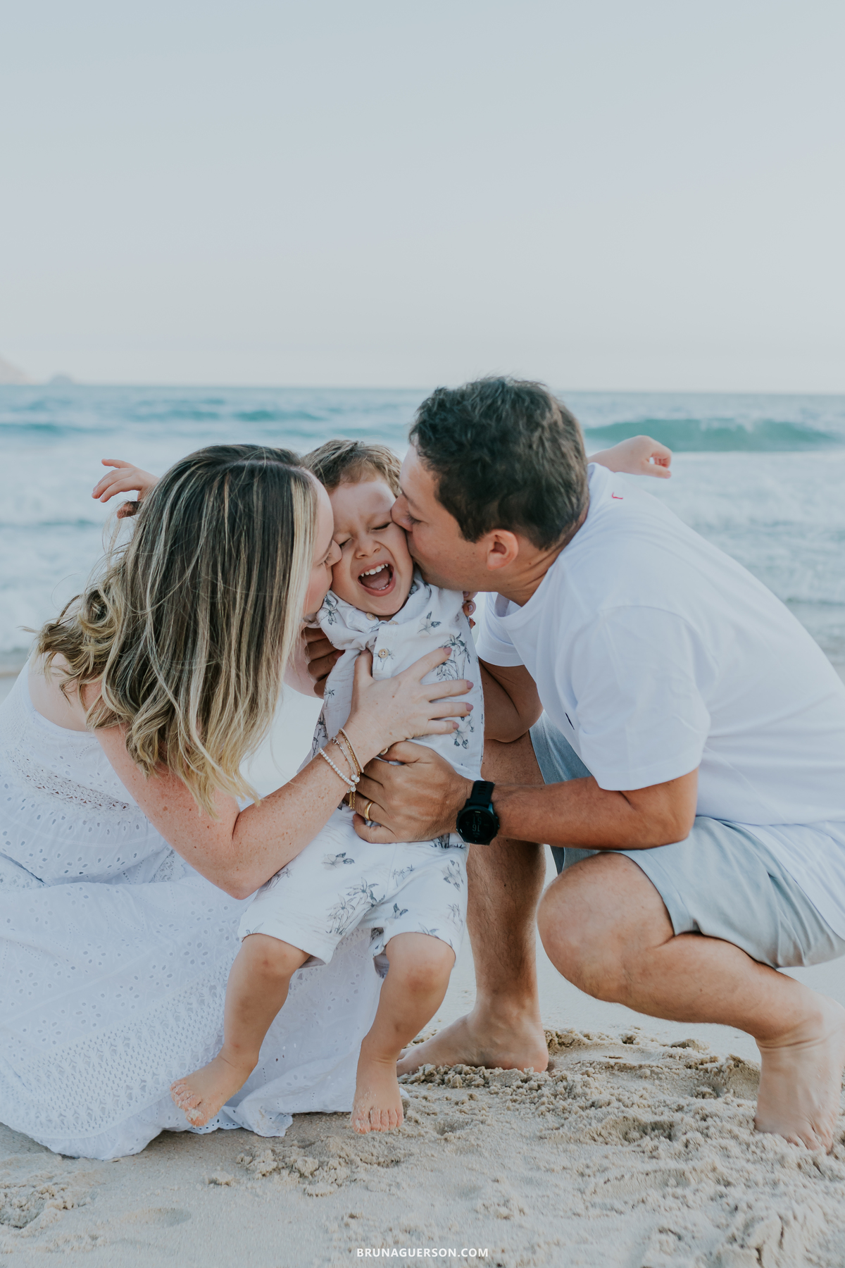 fotografia ensaio familia Leblon praia Rio de Janeiro ao ar livre 