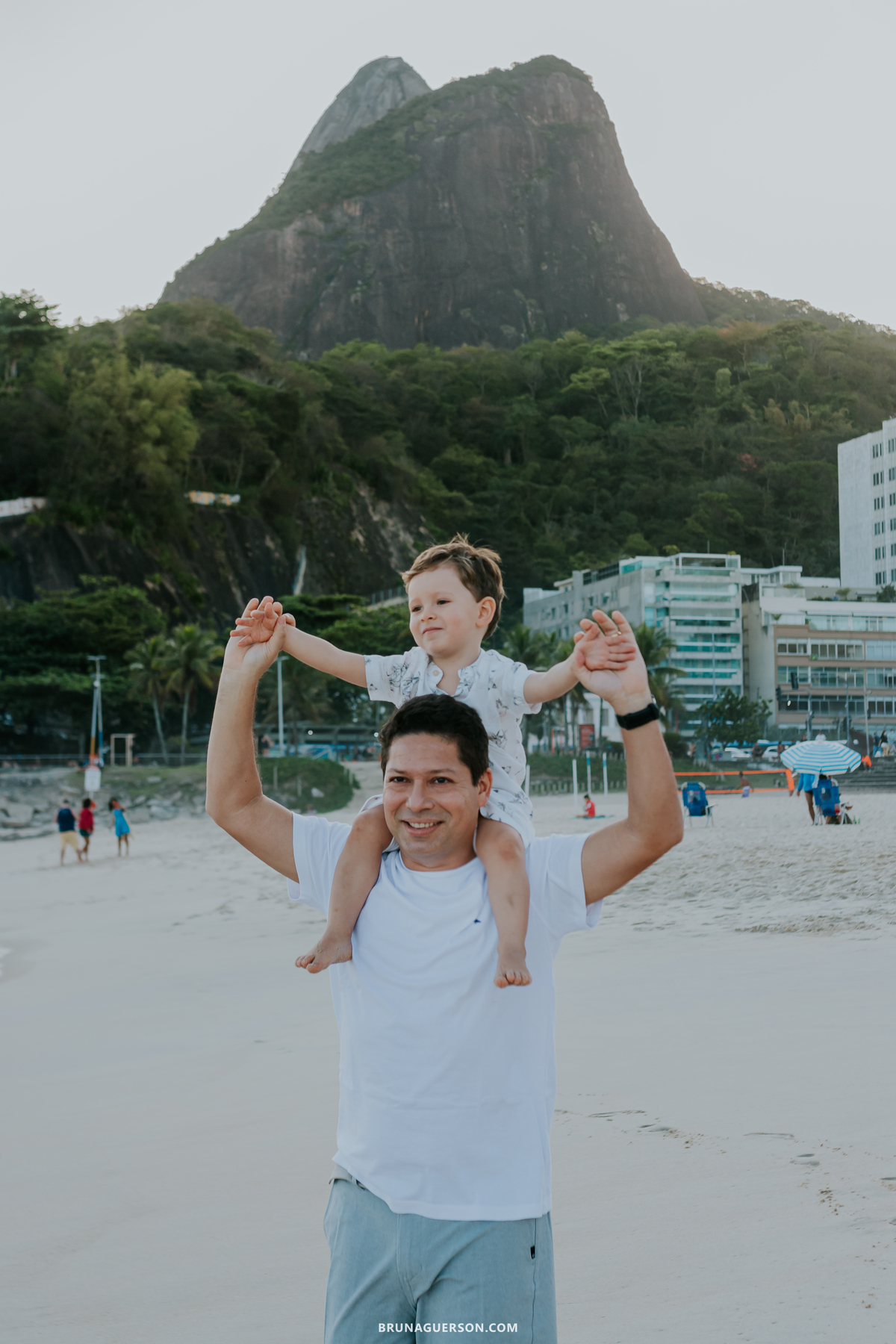 fotografia ensaio familia Leblon praia Rio de Janeiro ao ar livre 