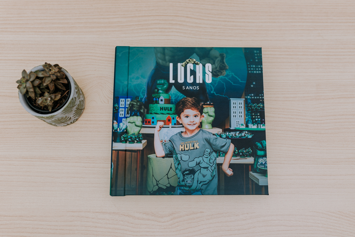 fotografia familia fotografa festa infantil album fotográfico personalizado design tema Hulk lucas 5 anos 