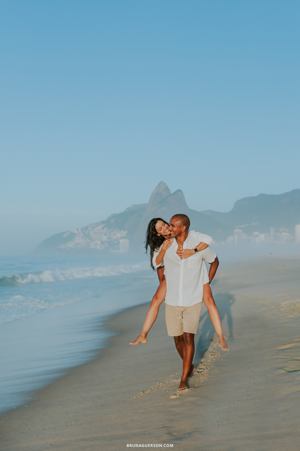 ensaio casal Rio de Janeiro praia Leblon amanhecer rj bruna guerson externo 