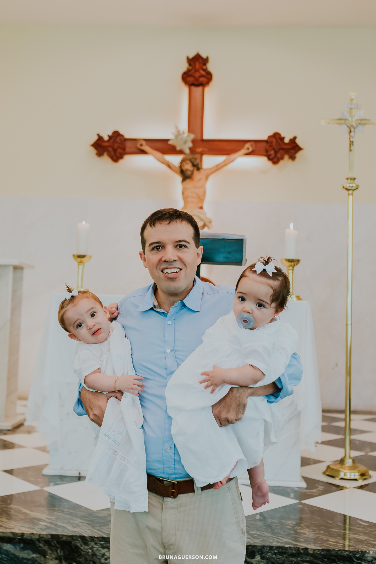 fotografia batizado batismo Rio de Janeiro paroquia santo Antonio da península rj gemeas