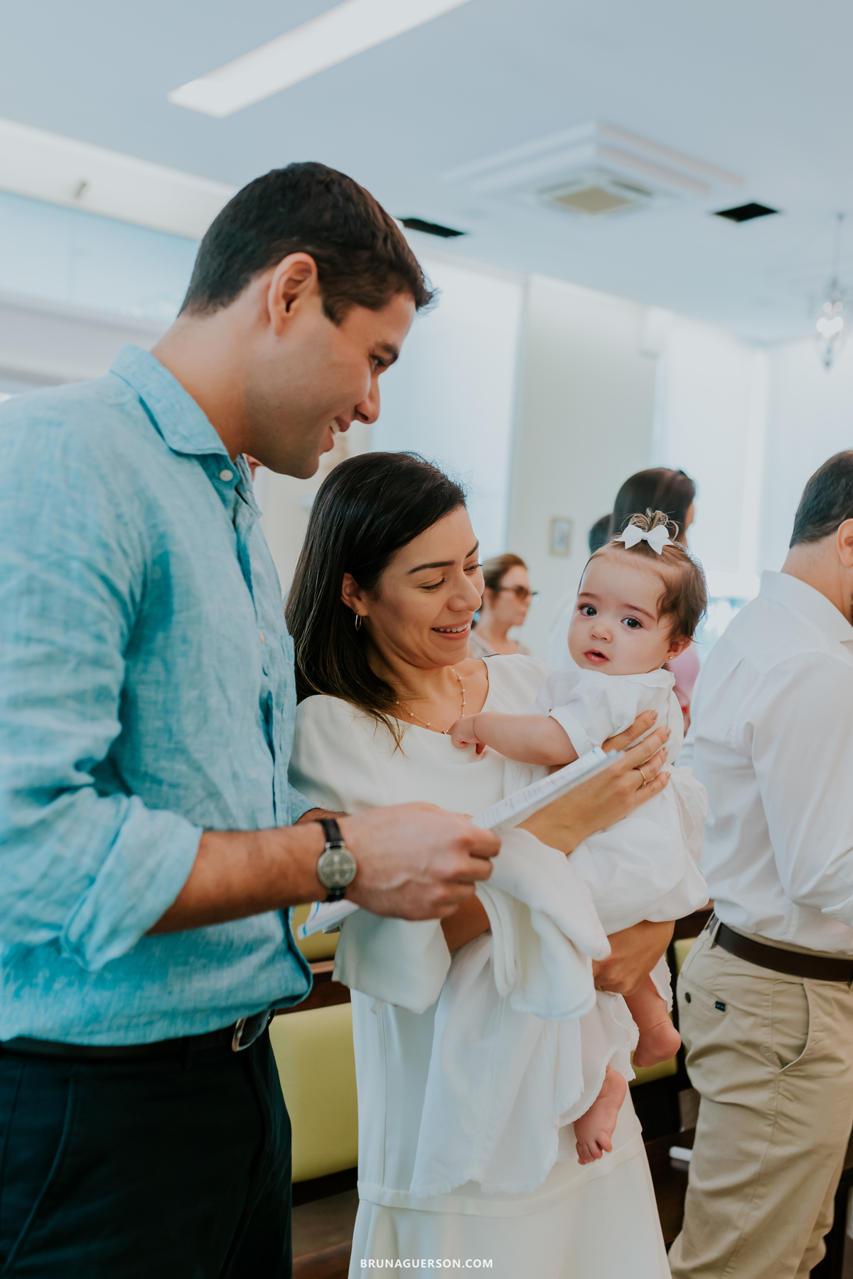 fotografia batizado batismo Rio de Janeiro paroquia santo Antonio da península rj gemeas