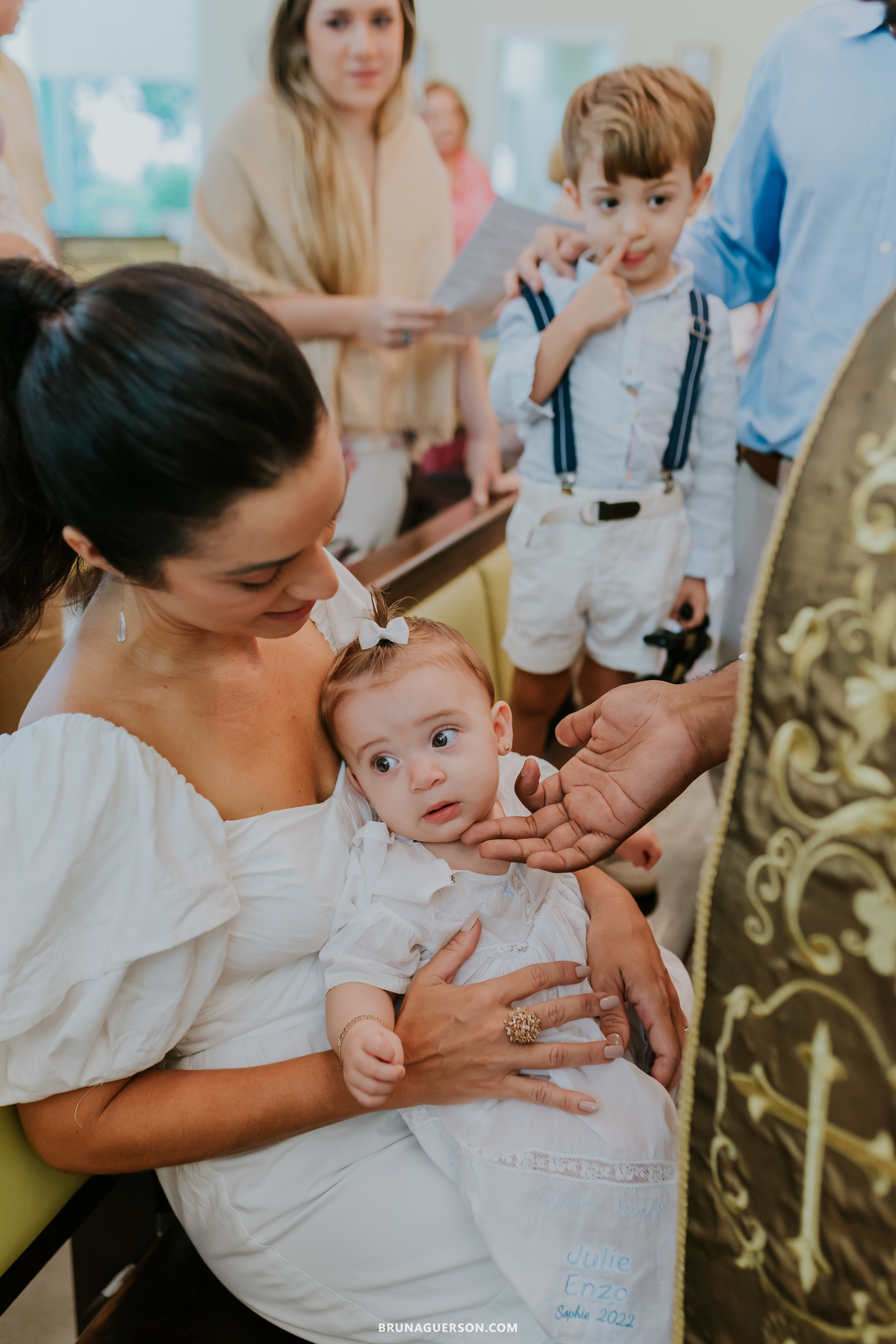 fotografia batizado batismo Rio de Janeiro paroquia santo Antonio da península rj gemeas