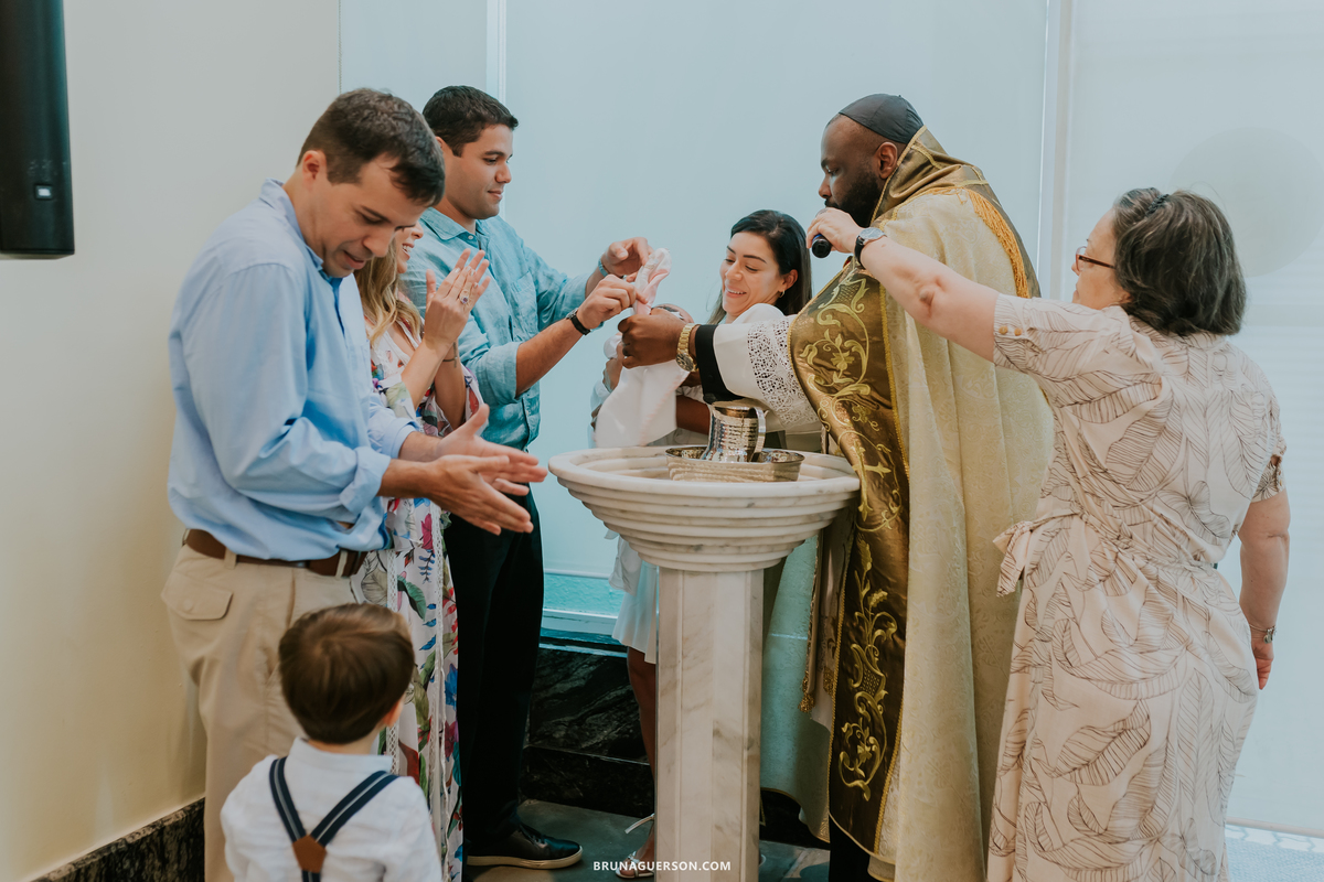 fotografia batizado batismo Rio de Janeiro paroquia santo Antonio da península rj gemeas