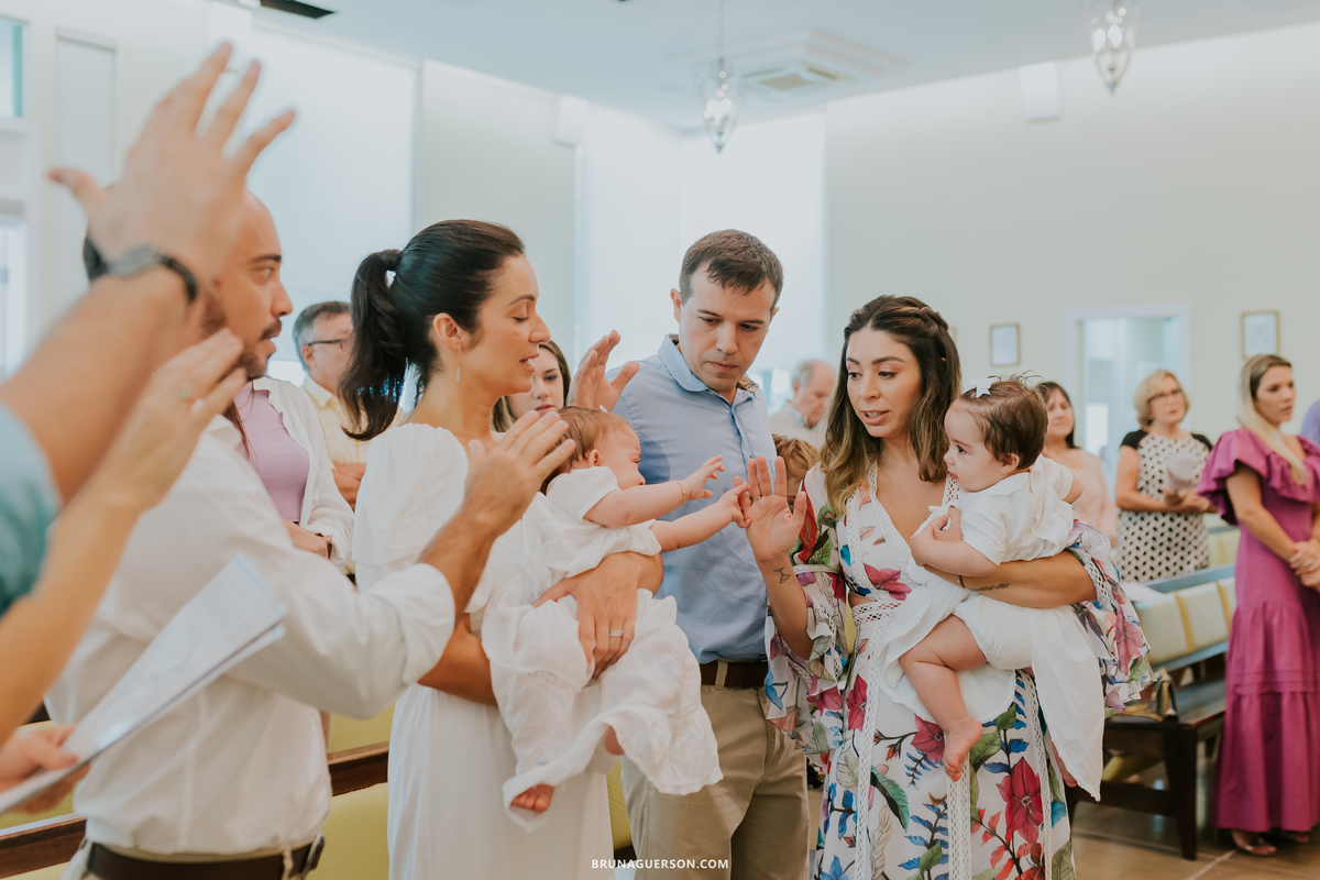 fotografia batizado batismo Rio de Janeiro paroquia santo Antonio da península rj gemeas