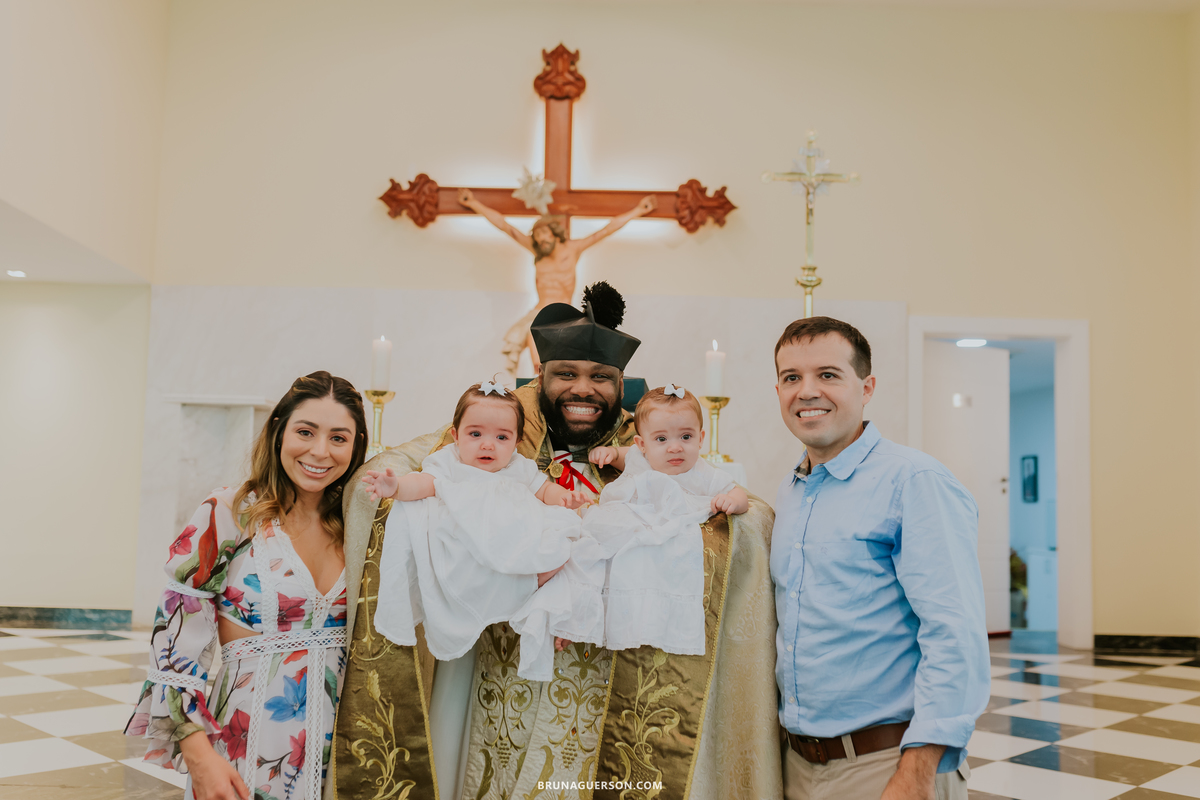 fotografia batizado batismo Rio de Janeiro paroquia santo Antonio da península rj gemeas