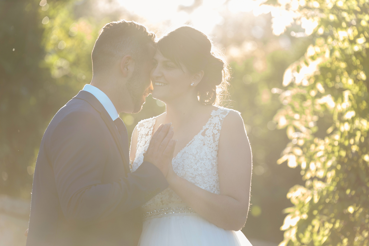 fotografia de noivos ao por do sol