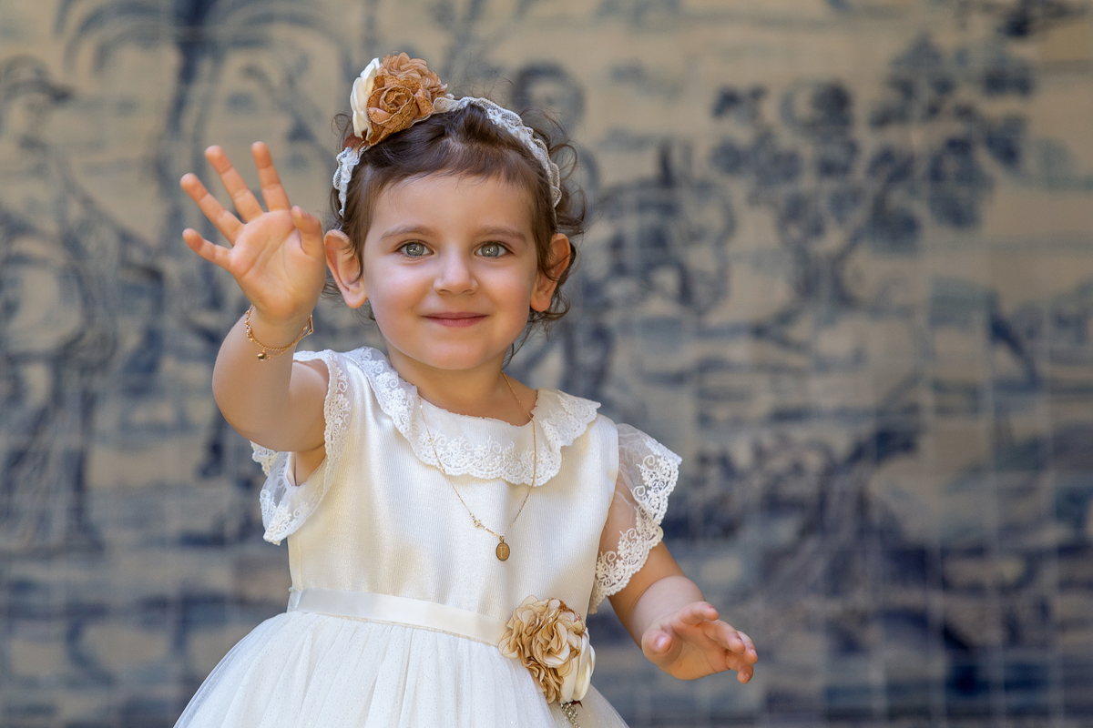menina nos claustros da sé de viseu