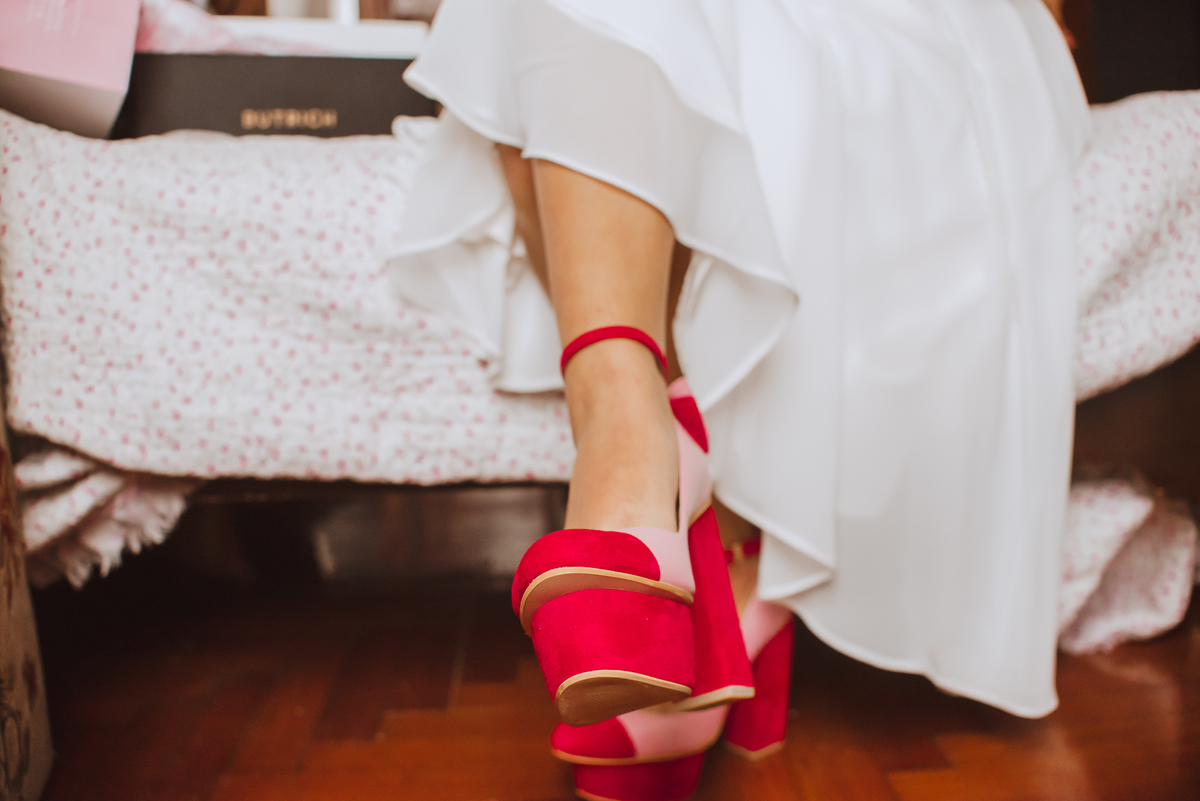 Boda matrimonio wedding novia novias novios previa maquillaje makeup preparativos feliz amor love ellos vestido zapatos dress fotografa fotografa de bodas peru argentina photographer bride husband baile primer baile dance pary fiesta gettindressed