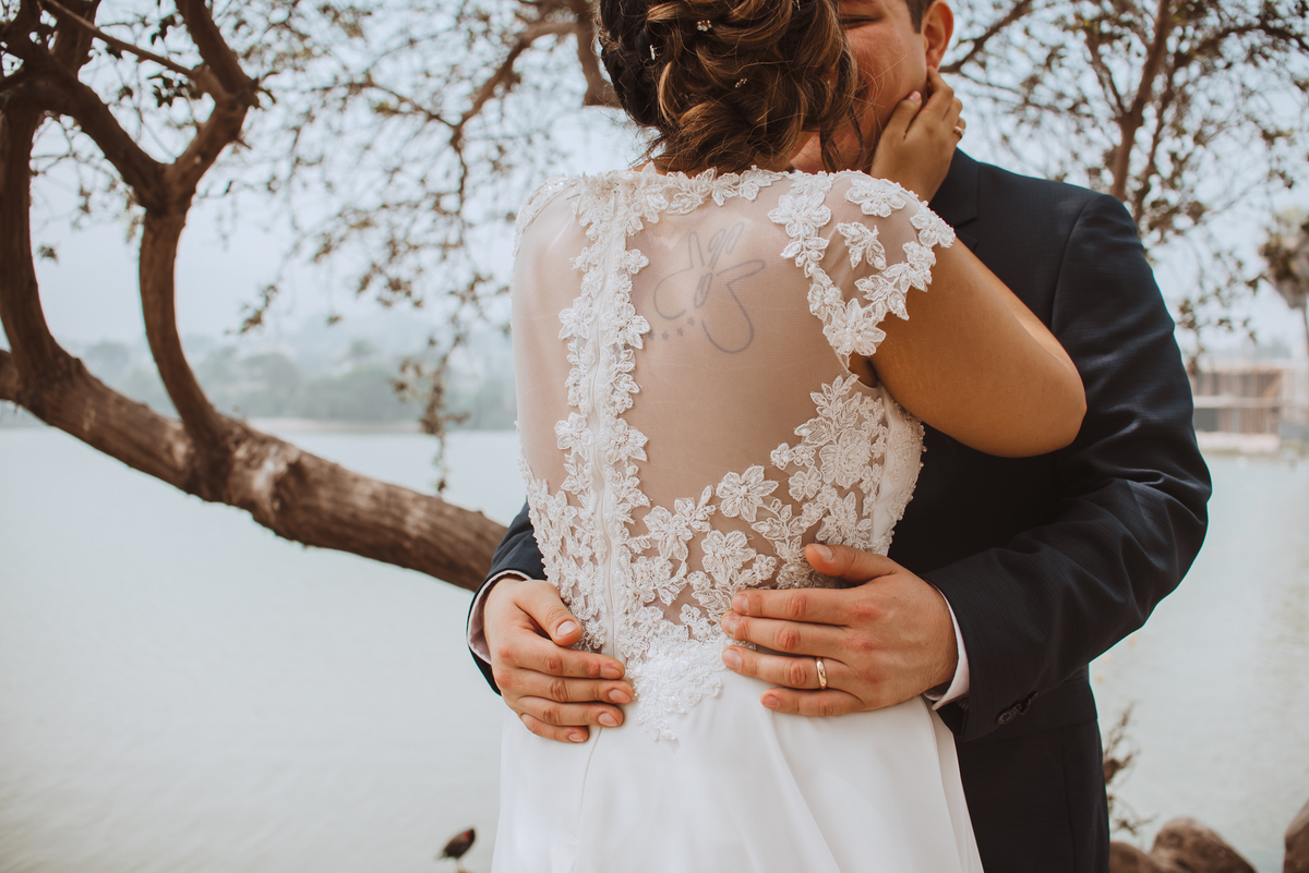 Boda matrimonio wedding novia novias novios previa maquillaje makeup preparativos feliz amor love ellos vestido zapatos dress fotografa fotografa de bodas peru argentina photographer bride husband baile primer baile dance pary fiesta gettindressed sesión 